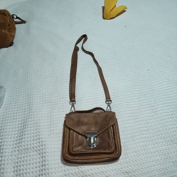 ROOTS EUC SMALL UNISEX CROSSBODY LEATHER BAG - Picture 1 of 9
